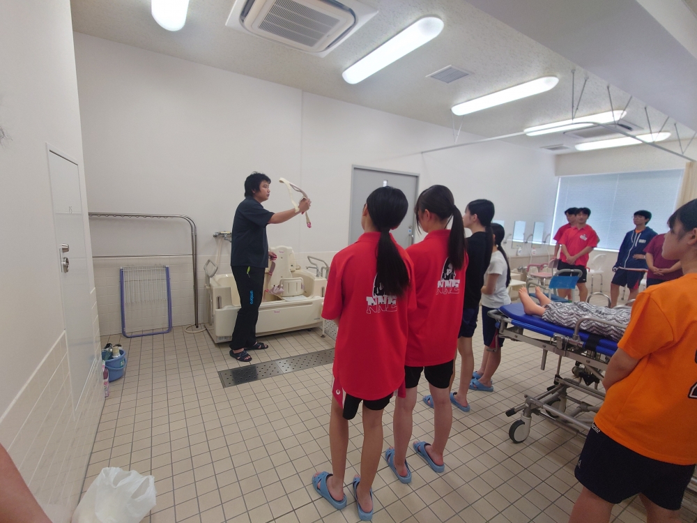 3年福祉クラス29名　基本介護技術演習を実施
